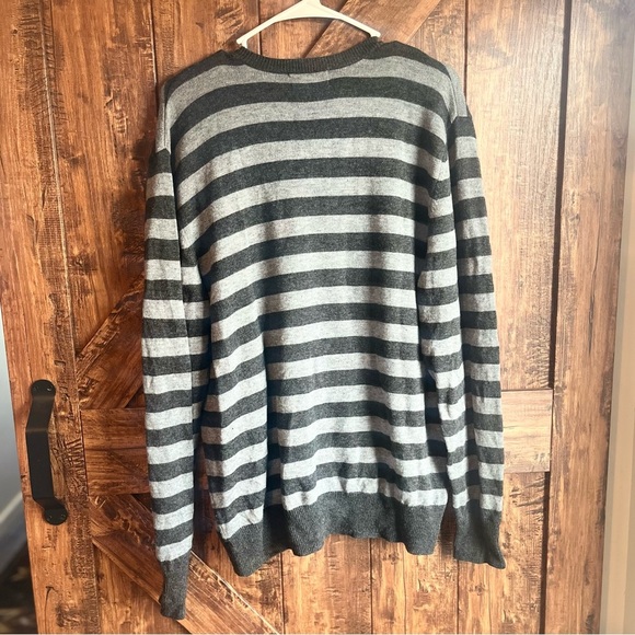 Patagonia men’s wool and cashmere blend black and‎ gray striped sweater size med - Picture 3 of 4